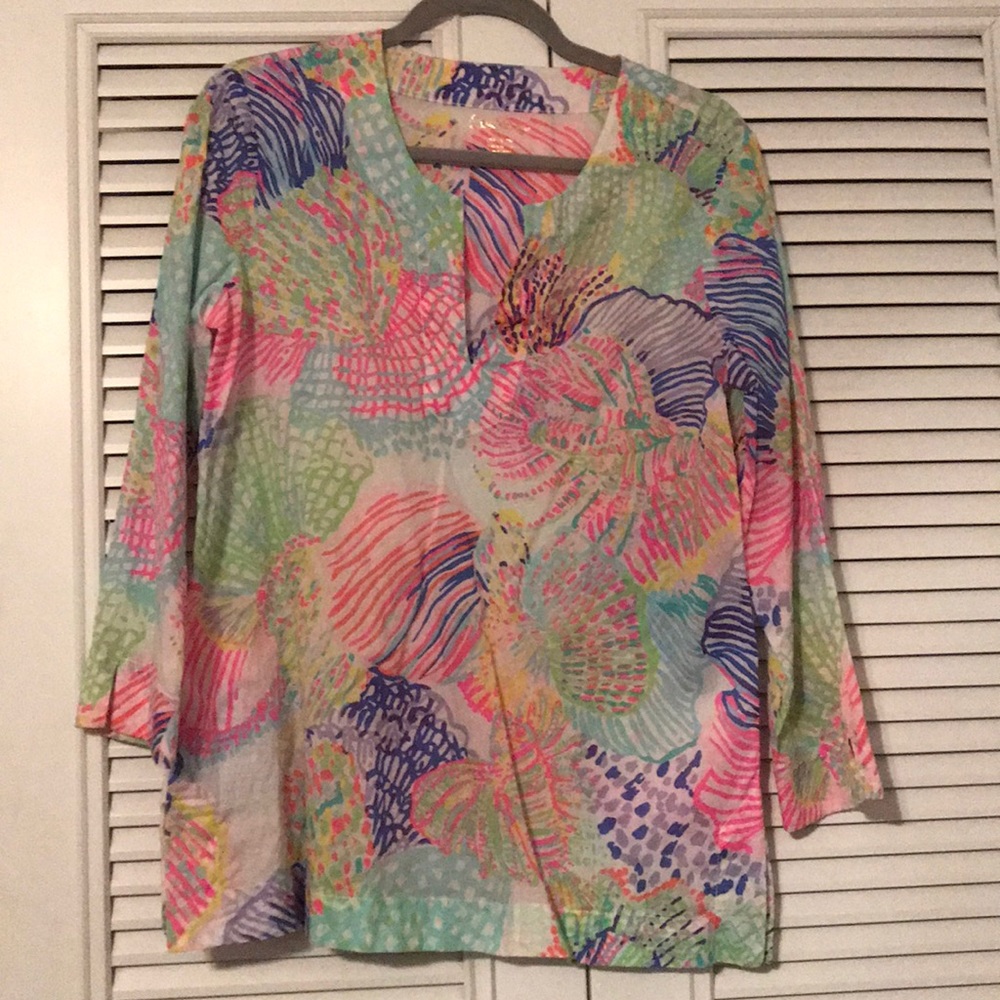 Lilly Pulitzer shell print top
